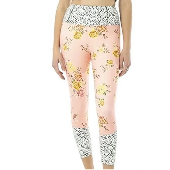 Nanette Lepore Floral Active  Legging’s - Picture 6 of 7